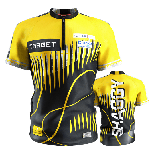 Koszulka do darta Target Coolplay Scott Williams 2025 Das Bild zeigt das "Target Coolplay Scott Williams 2025 Dartshirt" in Gelb und Schwarz mit auffälligem Muster. Auf der Rückseite steht groß das Wort "SHAGGY".