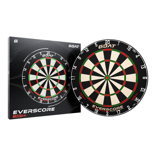Diana de acero GOAT Everscore Das Bild zeigt das Produkt "GOAT Everscore Steeldartboard" zusammen mit seiner Verpackung. Das Dartboard hat ein klassisches Design mit schwarzen, weißen, roten und grünen Feldern.