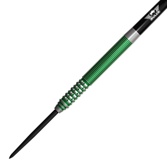 Dardos de acero Bulls NL Liam Maendl Lawrance - 23 g Der abgebildete Dart ist der "Bulls NL Liam Maendl Lawrance Steeldarts - 23g". Er hat ein grünes, geriffeltes Griffstück und eine schwarze Spitze.