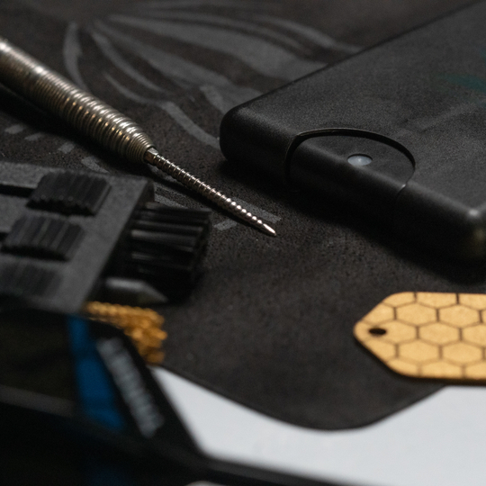 Sada pro servis šipek Target Abgebildet ist das Target Dart Servicing Kit. Das Set ist für die Wartung und Reparatur von Darts geeignet.