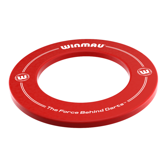 Winmau Dartboard Surround Das Bild zeigt einen roten Dartboard-Surround-Ring der Marke Winmau. Auf dem Ring stehen die Worte "WINMAU" und "The Force Behind Darts".