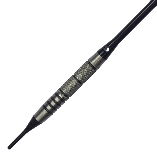 Dardos blandos McDart 85 Tungsten V9 - 17,5 g Auf dem Bild ist ein McDart 85er Tungsten V9 Softdart mit einem Gewicht von 17,5 g zu sehen. Der Dartpfeil hat eine metallische Griffzone mit feiner Riffelung für besseren Halt.