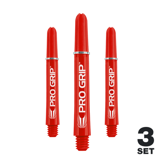 Target Pro Grip Shafts - 3 Sets - Red Auf dem Bild sind drei rote PRO GRIP Shafts für Darts zu sehen. Unten rechts steht "3 SET," was darauf hinweist, dass es sich um ein Set mit drei Stück handelt.