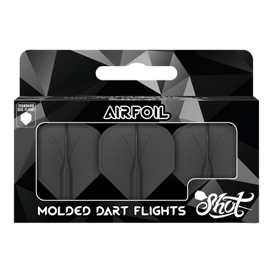 Standardní letky Shot Airfoil Molded No2 Auf dem Bild ist eine Packung mit drei schwarzen, geformten Dartflights zu sehen. Die Verpackung trägt die Aufschrift „Airfoil“ und „Molded Dart Flights“ der Marke Shot.