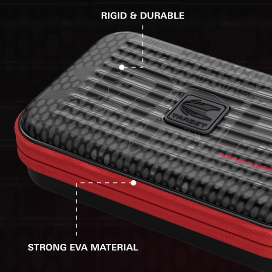 Pouzdro na šipky Takoma XL Ghost Series Nathan Aspinall Takoma XL Ghost Series Nathan Aspinall Dartcase wird hier aus einer anderen Perspektive gezeigt. Das Etui bietet sicheren Stauraum für Dartzubehör.