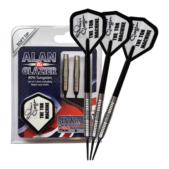 McKicks Alam Glazier Shark Machine Softdarts Das Bild zeigt ein Set von drei Softdarts mit der Aufschrift "McKicks Alan Glazier Shark Machine Softdarts". Die Verpackung hebt hervor, dass die Darts zu 80% aus Tungsten bestehen und "The Ton Machine" Flügel besitzen.