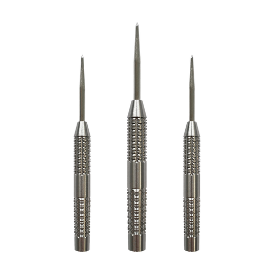 Canne per freccette in acciaio SilverGrip McDart Das Bild zeigt drei silberne Steeldart-Barrels der Marke McDart SilverGrip. Sie sind aus Metall gefertigt und haben eine strukturierte Griffoberfläche.