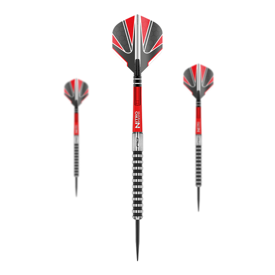 Rzutki Red Dragon Javelin Black Steel Das Bild zeigt drei "Red Dragon Javelin Black Steeldarts" mit roten, schwarzen und silbernen Akzenten. Die Dartpfeile haben markante Flügel und eine geriffelte Griffzone.