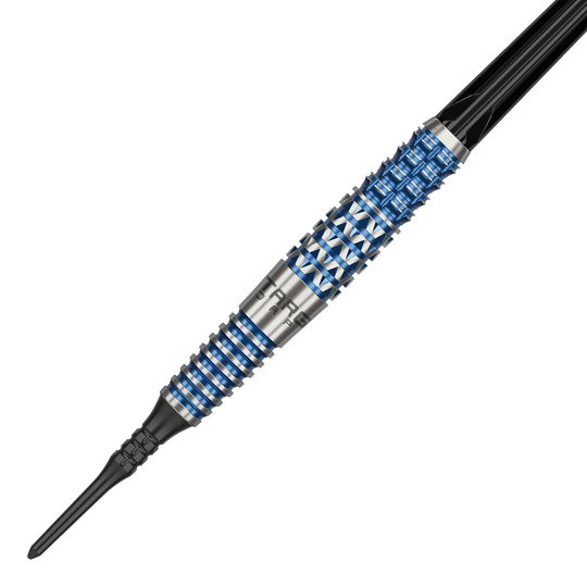Dies ist ein Softdart namens "Target Japan Toru Suzuki Sereno GEN2 Softdarts - 20g". Der Dartpfeil hat ein silbernes und blaues Rillendesign mit schwarzen Elementen.