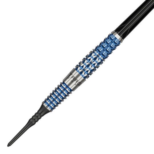 Fléchettes souples Target Japan Toru Suzuki Sereno GEN2 - 20 g Dies ist ein Softdart namens "Target Japan Toru Suzuki Sereno GEN2 Softdarts - 20g". Der Dartpfeil hat ein silbernes und blaues Rillendesign mit schwarzen Elementen.