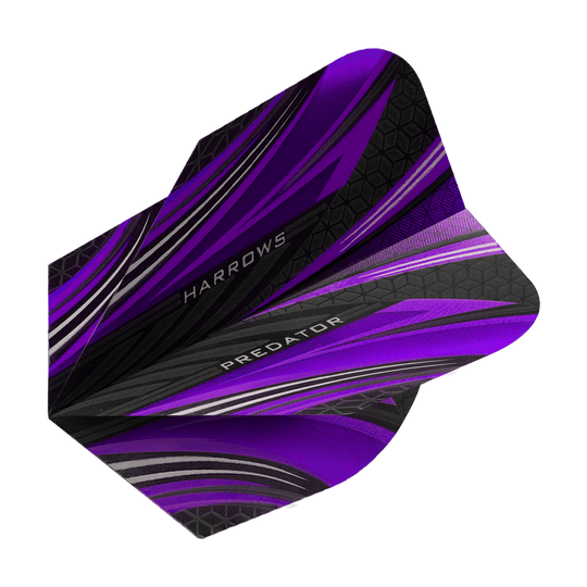 HR7523_Harrows_Prime_Predator_Purple_No2_Standard_Flights_2 Das Bild zeigt das Produkt "Harrows Prime Predator Purple No2 Standard Flights". Die Dart-Flights sind in Lila, Schwarz und Silber gestaltet und haben ein modernes, dynamisches Muster.