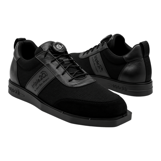 Triple20 Dart Shoes Textilní s otočným zapínáním - Černé Das Produkt zeigt die Triple20 Dartschuhe Textil mit Drehverschluss - Schwarz. Es handelt sich um Sportschuhe für Darts.