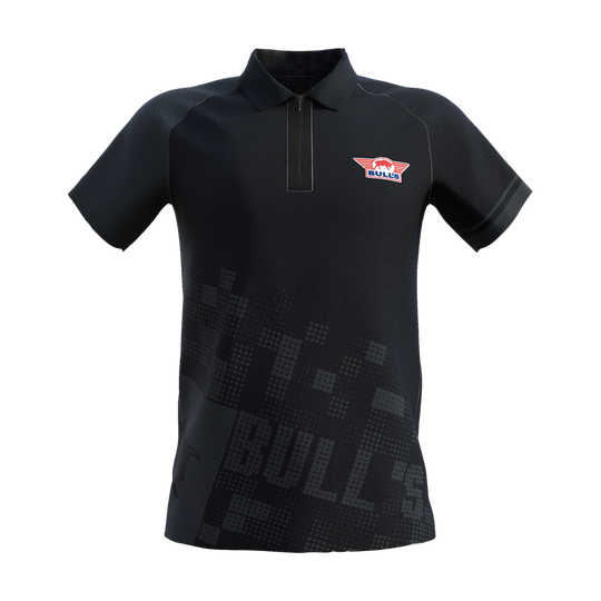 BU69610_BullsNL_Plain_Black_Dart_Poloshirt_1 Das Bild zeigt ein schwarzes Poloshirt von Bulls NL mit einem dezenten Muster und dem Bulls-Logo auf der Brust. Das Shirt ist kurzärmlig und hat einen klassischen Polokragen.