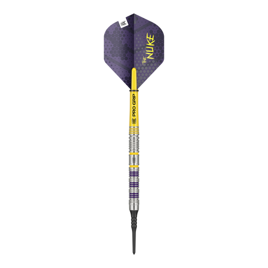 Target Luke Littler Loadout Softdarts - 19g Das Bild zeigt einen Target Luke Littler Loadout Softdart mit einem Gewicht von 19 Gramm. Der Dart hat ein gelb-lila Design und trägt auf den Flights die Aufschrift "The Nuke".
