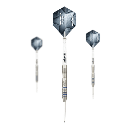 Zu sehen ist ein Set der Unicorn Silver Star Var.3 Gary Anderson Steeldarts. Die Darts liegen komplett nebeneinander und sind gut sichtbar.