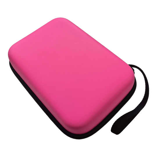 McDart System-4 Dartcase Zu sehen ist eine pinke Darttasche. Die Tasche ist das Modell DC05 von McDart.