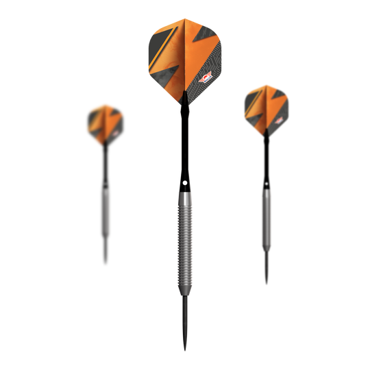 Dardos de acero naranja Bulls NL Lightning Das Bild zeigt drei Steeldarts der Marke "Bulls NL Lightning Orange". Die Darts haben einen auffälligen orange-schwarzen Flight und einen silbernen Schaft.