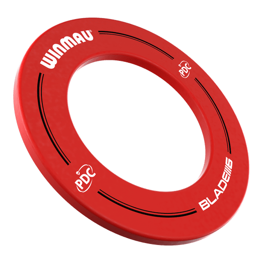 Marco para diana Winmau PDC - Rojo Das Bild zeigt einen roten Dartboard-Surround der Marke Winmau mit der Aufschrift „PDC“ und „BLADE 6“. Er wird verwendet, um die Wand rund um ein Dartboard vor Beschädigungen zu schützen.