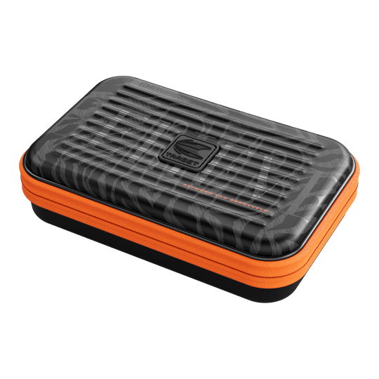 Das Bild zeigt das Takoma XL Ghost Series Raymond Van Barneveld Dartcase. Es ist ein Dartcase zur sicheren Aufbewahrung von Darts und Zubehör.