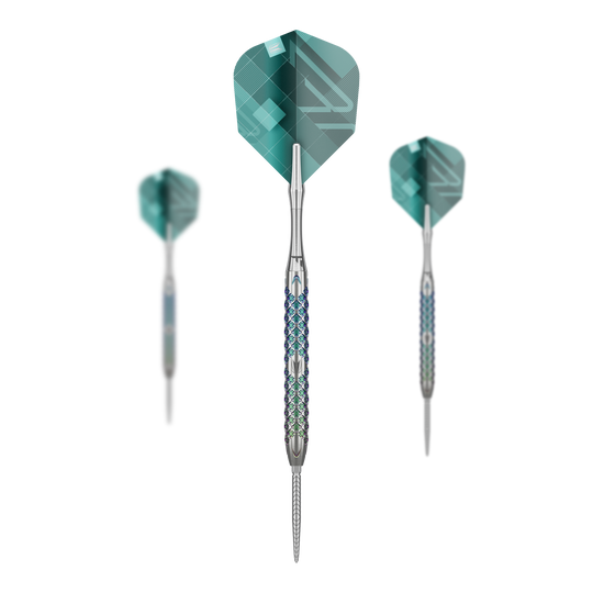 Freccette in acciaio Target Rove 01 Swiss Point Das Bild zeigt drei Steeldarts des Modells "Target Rove 01 Swiss Point". Die Darts haben silberne Spitzen und einen gemusterten, blauen und silbernen Griff sowie grünliche Flights.