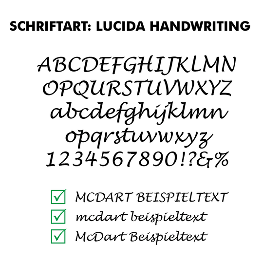 Flightdruck_Schriftart_LucidaHandwritingQaHJWqJ9gjEzF Gezeigt wird ein Set 4-seitig bedruckter Flights mit individueller Wunschtext-Bedruckung. Die Flights haben eine standardmäßige Form.