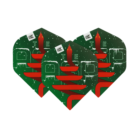 WF-2_Target_Merry_Christmas_Flights_Nathan_Aspinall_1GLyEdOe6OTql5 Das Bild zeigt drei grüne Dart-Flights mit Weihnachtsmotiv aus der "Target Merry Christmas Flights Nathan Aspinall" Serie. Auf den Flights ist eine rote Kerze mit Schneeverzierung und festlichen Elementen abgebildet.