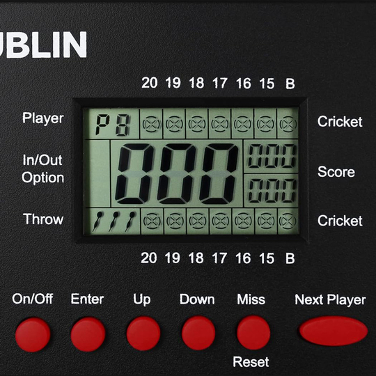 Počítadlo šipek XQMax Dublin Das Bild zeigt den XQMax Dublin Dart Counter mit einem digitalen Display. Unter dem Display befinden sich mehrere rote Tasten zur Steuerung des Geräts.