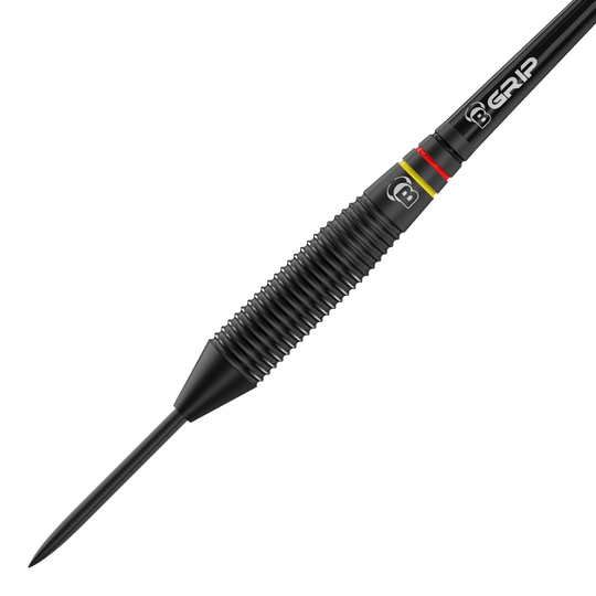 Býci Martin Schindler The Wall Černé mosazné ocelové šipky Das Bild zeigt einen schwarzen Steeldart aus der Produktreihe "Bulls Martin Schindler The Wall Black Brass Steeldarts". Der Dartpfeil hat ein geriffeltes Griffstück und farbige Ringe nahe dem Übergang zur Schaftaufnahme.