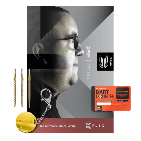 Dardos de acero Target Stephen Bunting 95K Swiss Point Das Bild zeigt das Produkt "Target Stephen Bunting 95K Swiss Point Steeldarts" mit drei Dartpfeilen, einem Schlüsselanhänger und einer Dart Counter-Mitgliedskarte. Auf der Verpackung ist ein Porträtfoto von Stephen Bunting abgebildet.
