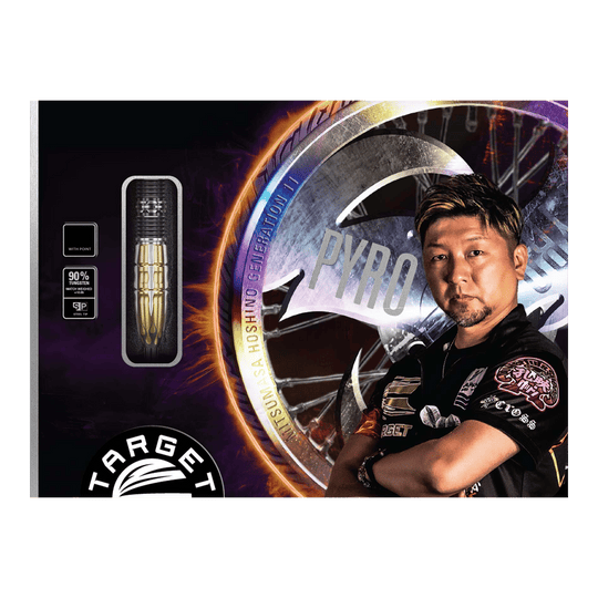 Ocelové šipky Target Japan Pyro GEN11 Swiss Point - 22g Die Abbildung zeigt die Verpackung der Target Japan Pyro GEN11 Swiss Point Steeldarts – 22g. Auf der Verpackung sind ein Dartpfeil und eine Person neben einem großen "PYRO"-Schriftzug zu sehen.