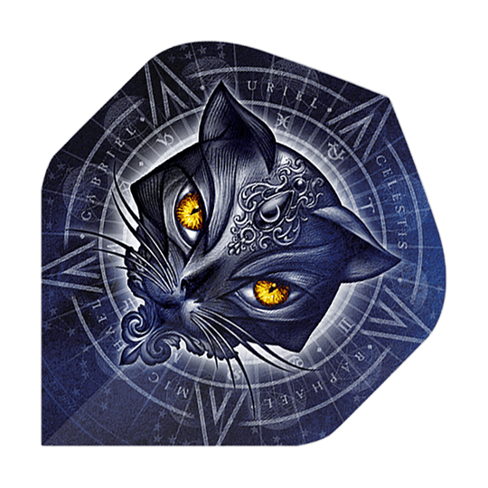 Standardní lety Alchemy Star Of Ailouros No2 Das Bild zeigt einen stilisierten Katzenkopf mit leuchtend gelben Augen vor einem mystischen, blauen Hintergrund. Im Hintergrund sind verschiedene Symbole und Schriftzüge in einem kreisförmigen Muster angeordnet.