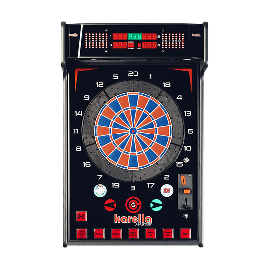 Karella_E-Master_Dartautomat_Wandmontage_Mit_M-nzeinwurf_1 Das Bild zeigt den Karella E-MASTER Dartautomaten mit Münzeinwurf. Das Gerät hat eine elektronische Anzeige und ist für das Spielen von Darts geeignet.