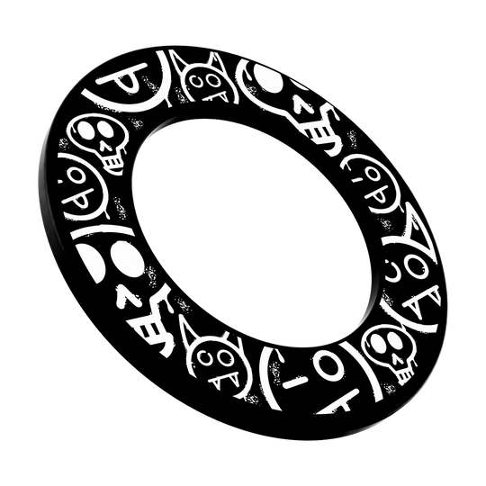 Zu sehen ist ein schwarzer Dartboard Surround mit Graffiti-Smiley-Motiven. Damit wird das Dartboard dekorativ und praktisch eingefasst.