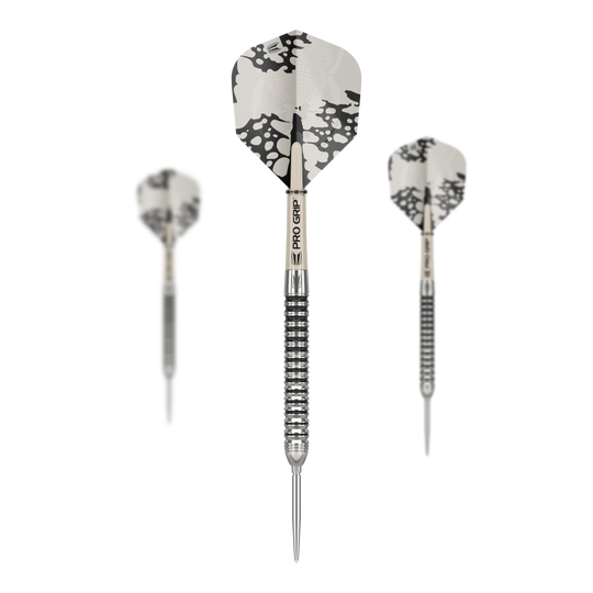 Dardos de acero Target EXO SP01 Swiss Point Das Bild zeigt die Target EXO SP01 Swiss Point Steeldarts mit schwarz-silbernem Design. Drei Darts mit strukturierten Griffen und auffälligen Flights sind zu sehen.