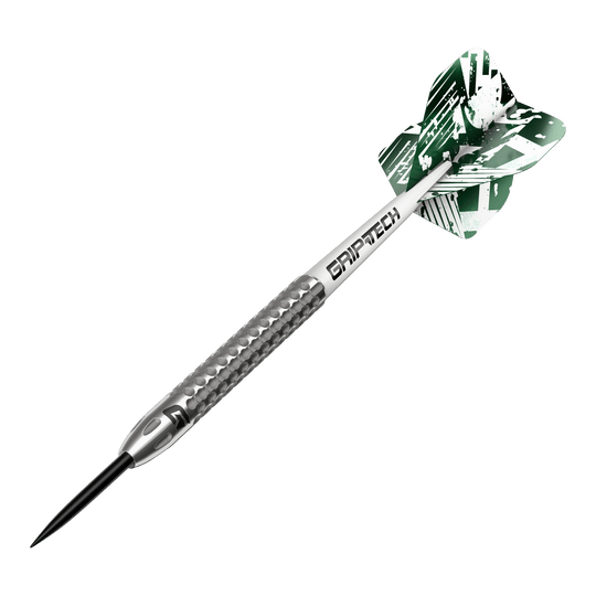 Šipky GOAT Fairway V2 z wolframové oceli Das Bild zeigt einen GOAT Fairway V2 Tungsten Steeldart. Der Dartpfeil hat ein silbernes Griffstück mit strukturierter Oberfläche und grüne Flights mit weißem Muster.