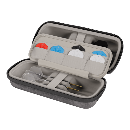 Auf dem Bild ist ein Target BOA Dartcase Grau Hellgrau zu erkennen. Das Etui eignet sich zur sicheren Aufbewahrung von Darts.