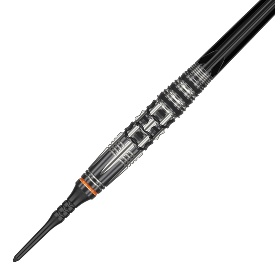 Dardos blandos Target Japan Black Marque Dancing Duck GEN 4 - 17 g Das Bild zeigt einen Target Japan Black Marque Dancing Duck GEN 4 Softdart mit einem Gewicht von 17g. Der Dartpfeil hat ein auffälliges silber-schwarzes Design mit vielen feinen Details und einem orangefarbenen Ring.