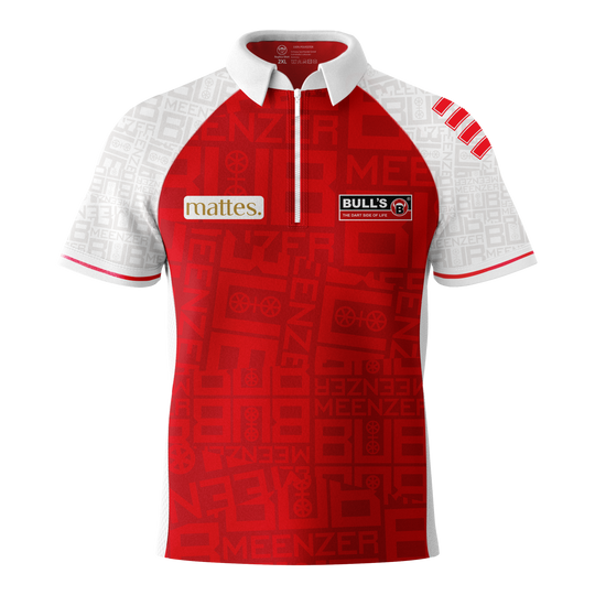 Koszulka Bulls Niko Springer Meenzer Bub Dart Das Bild zeigt das Bulls Niko Springer Meenzer Bub Dartshirt. Das Shirt ist rot-weiß mit verschiedenen Logos auf der Vorderseite.