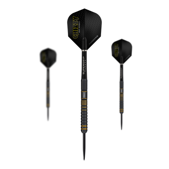 Stalowe lotki Harrow's Dave Chisnall Chizzy Series 3 Das Bild zeigt drei Steeldarts der Marke "Harrows Dave Chisnall Chizzy Series 3". Die Darts haben schwarze Flights mit gelber Aufschrift und einen schwarzen Schaft mit gelben Ringen am Griff.