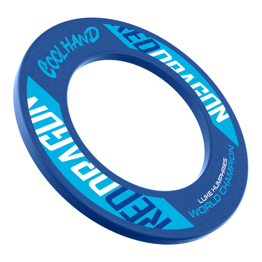 Obvod pro terč Red Dragon Luke Humphries, mistr světa Das Bild zeigt ein blaues Dartboard-Surround mit der Aufschrift "Red Dragon" und "Cool Hand". Auf dem Surround steht außerdem "Luke Humphries World Champion".