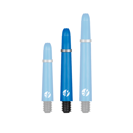 Shot Koi Carbon Shafts - Blau Das Bild zeigt drei blaue Carbon-Schäfte in unterschiedlichen Längen. Jeder Schaft hat unten ein schwarzes Schraubgewinde und ein silbernes Ringdetail.