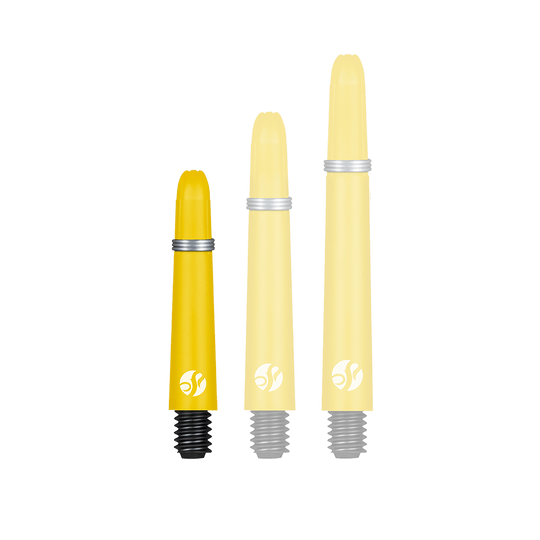 Shot Koi Carbon Shafts - Gelb Das Bild zeigt drei gelbe Dart-Schäfte in verschiedenen Längen. Sie haben schwarze Gewinde und silberne Ringe am oberen Ende.