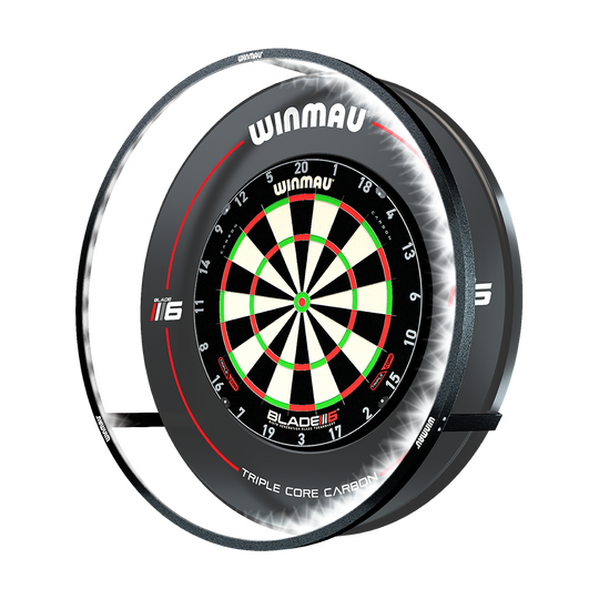 11398_Winmau_Plasma_LED_Dartboard_Light_1jtS3r99Q54Itk Das Bild zeigt eine beleuchtete Dartscheibe der Marke Winmau. Um die Scheibe herum befindet sich ein LED-Licht-Ring, der für optimale Sicht sorgt.