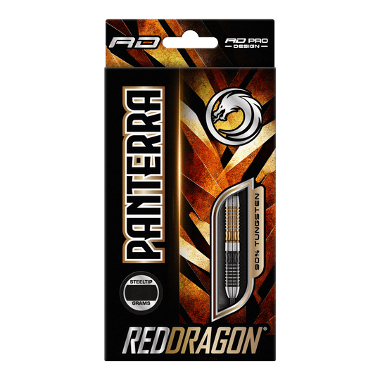 Ocelové šipky Red Dragon Panterra Die Abbildung zeigt die Verpackung der "Red Dragon Panterra Steeldarts". Das Design ist auffällig mit goldenen und schwarzen Farben gestaltet und hebt den Dart mit 90% Tungsten-Anteil hervor.