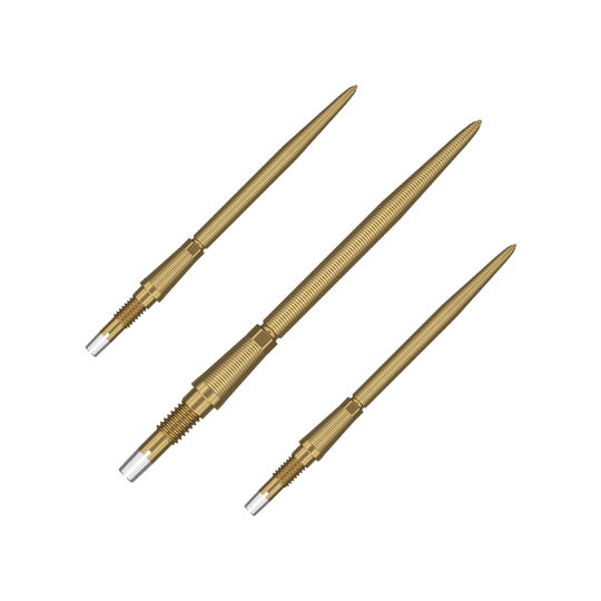 Target Swiss Storm Nano Point Dartspitzen - Gold Das Bild zeigt drei goldene Dartspitzen mit feinen Rillen. Sie sind in unterschiedlichen Ausrichtungen auf grünem Hintergrund angeordnet.