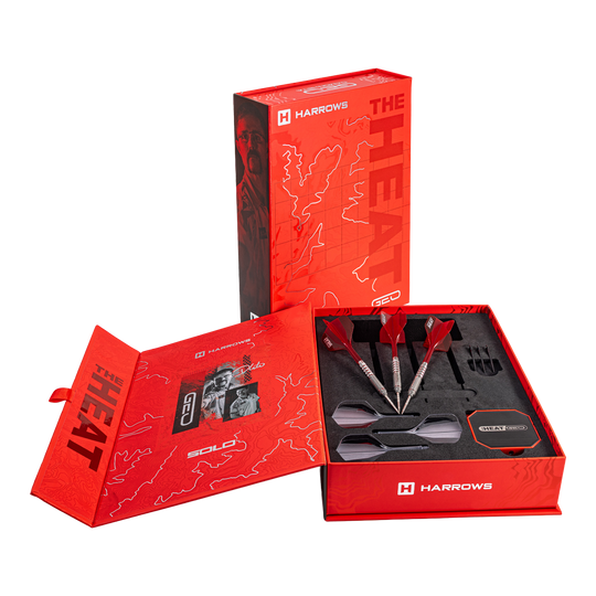 Harrows Damon Heta Geo Quick Point Steeldarts werden gezeigt. Diese Darts sind filigran und technisch ausgearbeitet.
