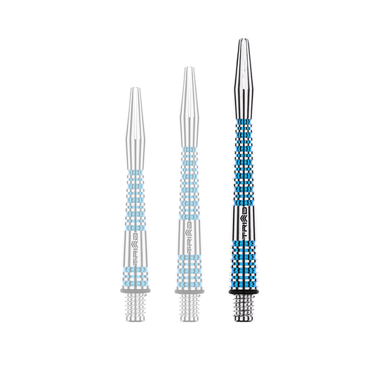 Winmau Triad RX Aluminium Shafts - Blau Auf dem Bild sind drei silber-blaue Aluminium-Dartschäfte in unterschiedlichen Längen zu sehen. Sie haben ein geriffeltes Design und das Wort "TRIAD" ist auf jedem Schaft eingraviert.