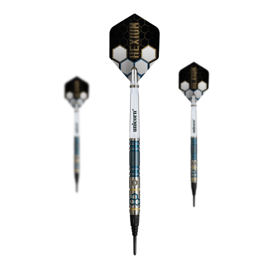 Das Bild zeigt die Unicorn Hexium Style 02 Blue & Gold Softdarts - 21g als Set. Die Softdarts wirken hochwertig und zweifarbig.