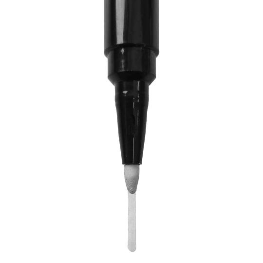 Board Marker Dies ist die Spitze eines schwarzen Whiteboard-Markers. Die Spitze ist rund und gibt eine gleichmäßige, weiße Linie ab.