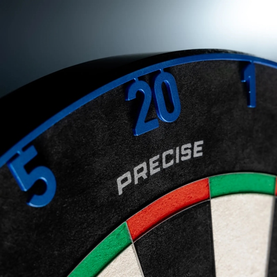 Precyzyjna stalowa tarcza do darta Endorphine 180 z pierścieniem numerycznym - Arctic Blue Das Precise 180 Endorphine Steeldartboard mit Nummernring - Arctic Blue ist hier dargestellt. Die Dartscheibe besticht durch ihre blaue Optik und hochwertige Verarbeitung.